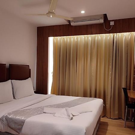 Staymaker Hotel Mohan Palace Baharampur Екстер'єр фото