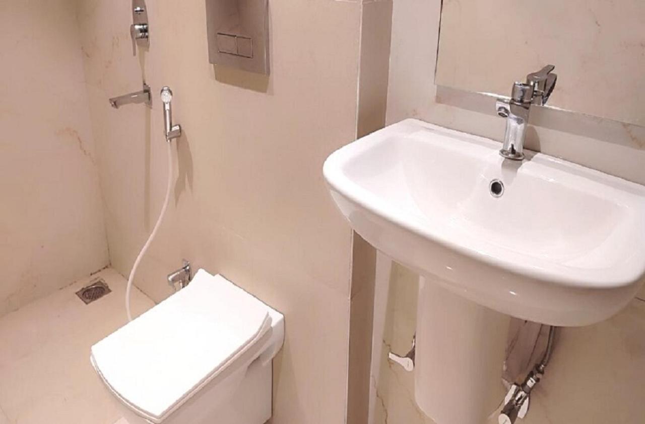 Staymaker Hotel Mohan Palace Baharampur Екстер'єр фото