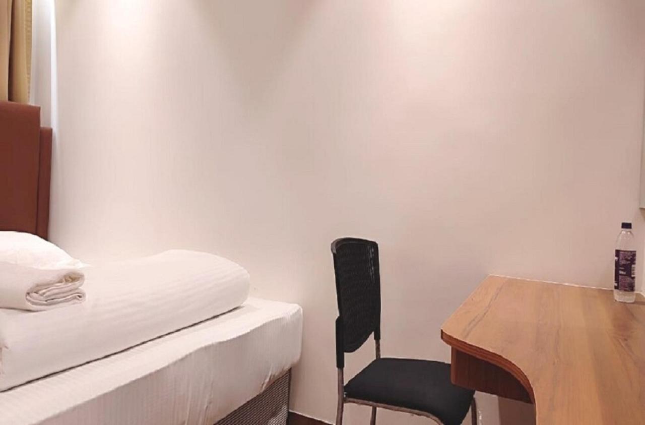 Staymaker Hotel Mohan Palace Baharampur Екстер'єр фото