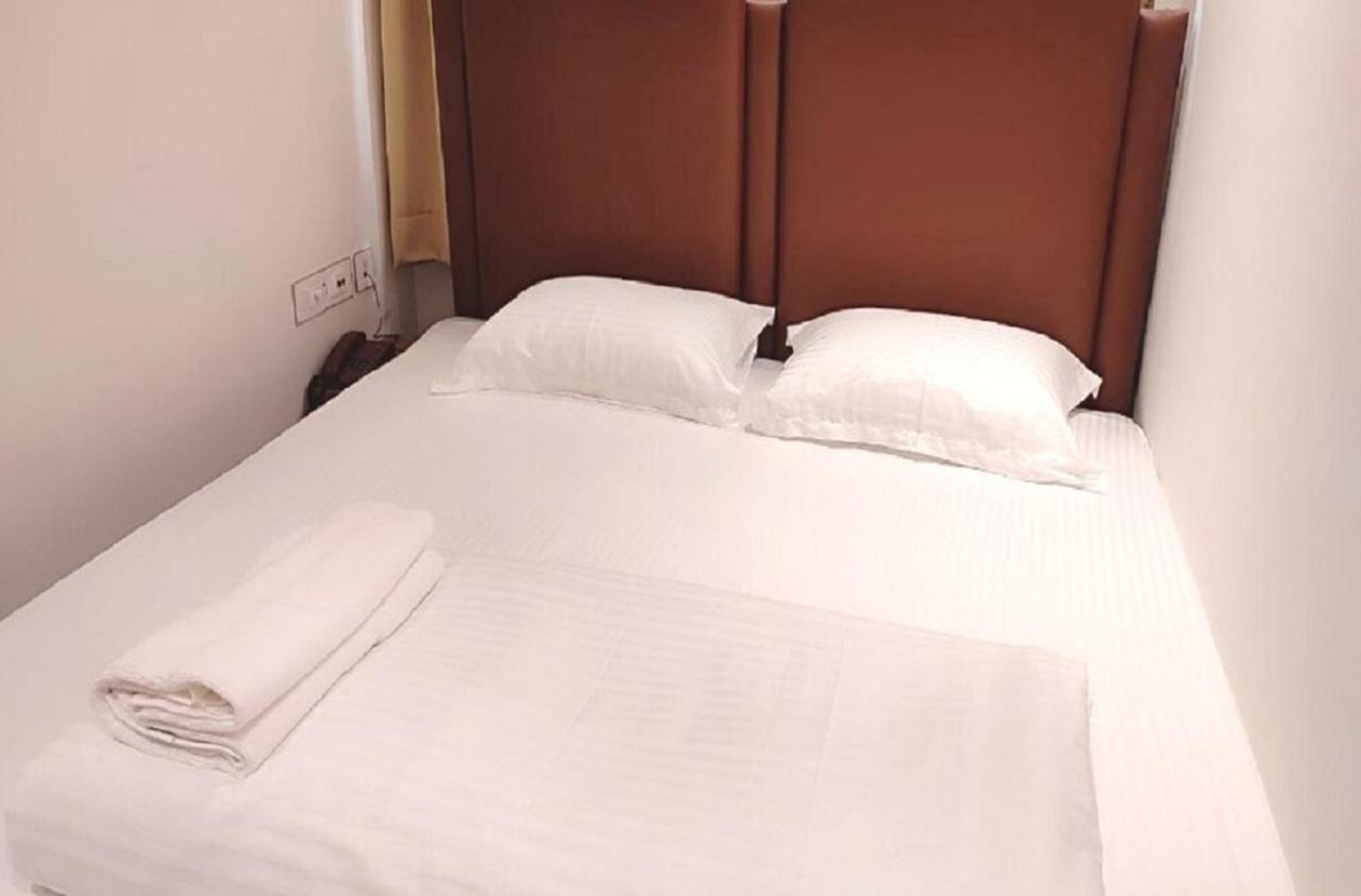 Staymaker Hotel Mohan Palace Baharampur Екстер'єр фото