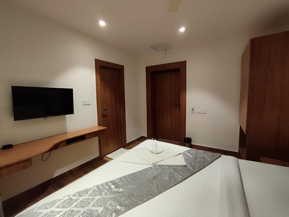 Staymaker Hotel Mohan Palace Baharampur Екстер'єр фото