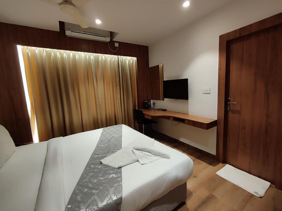 Staymaker Hotel Mohan Palace Baharampur Екстер'єр фото