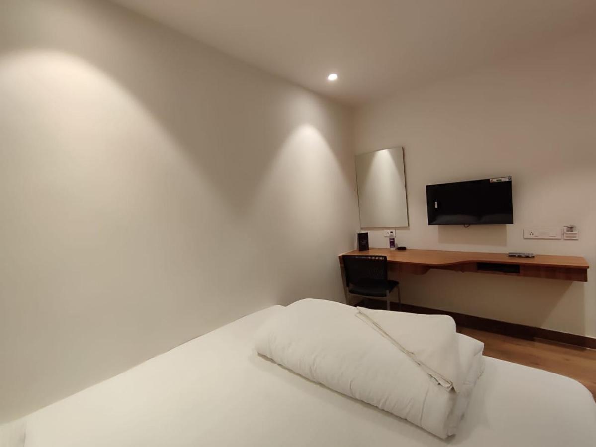 Staymaker Hotel Mohan Palace Baharampur Екстер'єр фото