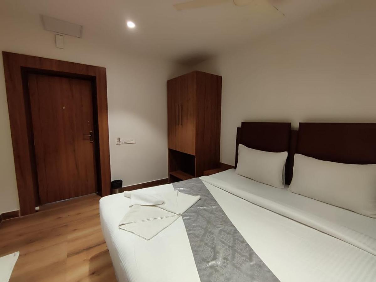 Staymaker Hotel Mohan Palace Baharampur Екстер'єр фото