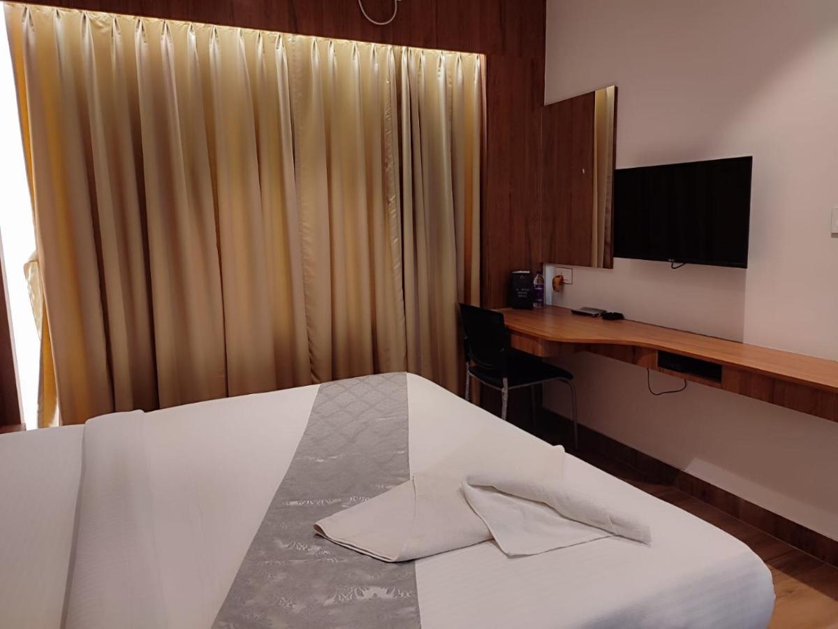 Staymaker Hotel Mohan Palace Baharampur Екстер'єр фото