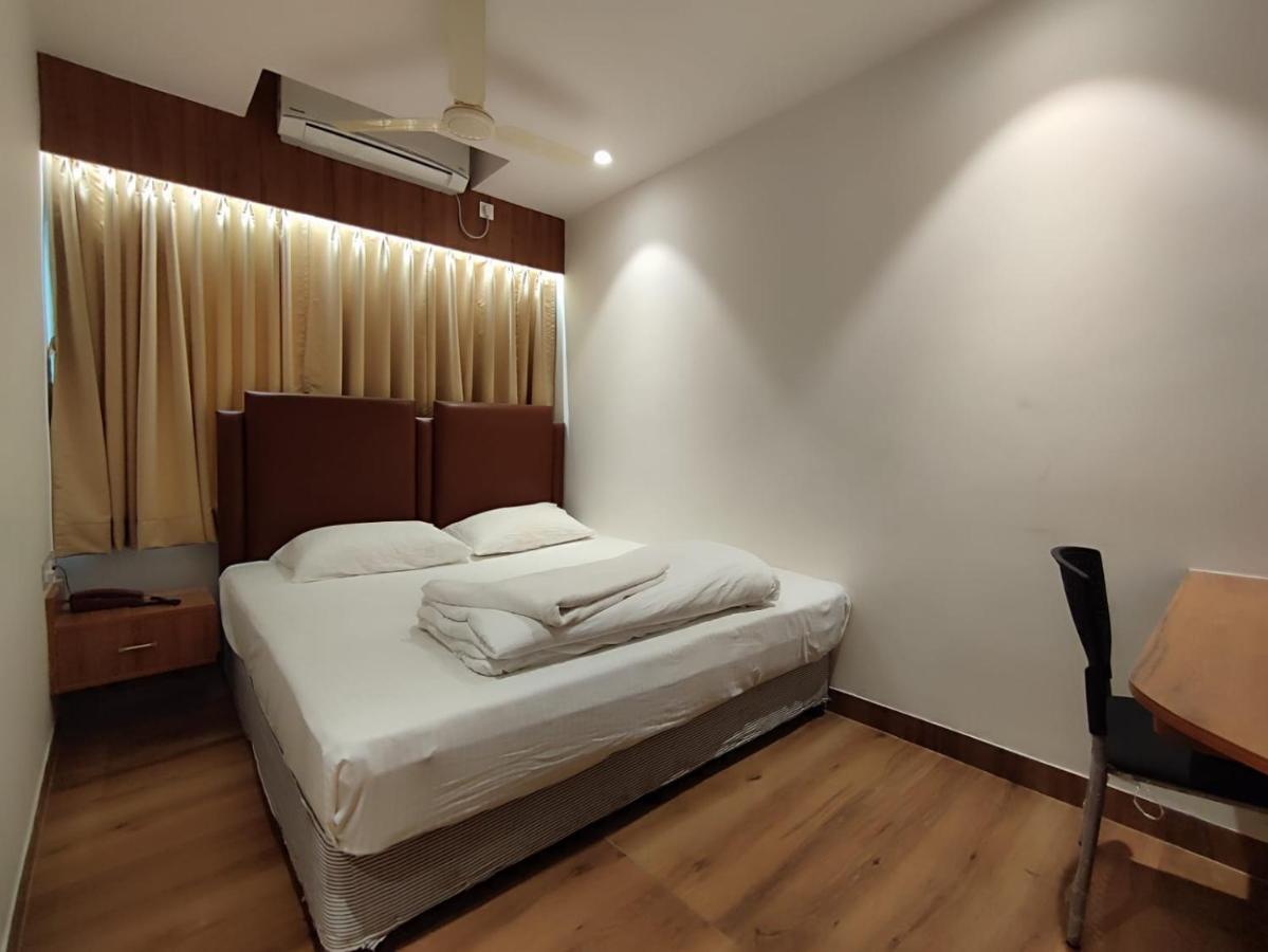 Staymaker Hotel Mohan Palace Baharampur Екстер'єр фото